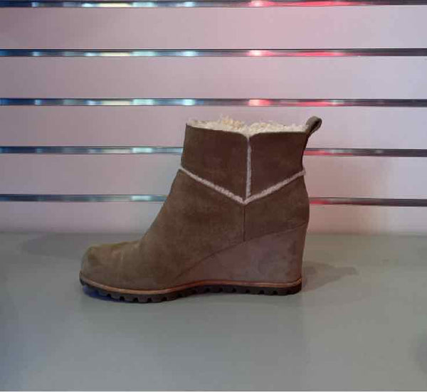 UGG W Shoe Size 10 Women's Boots