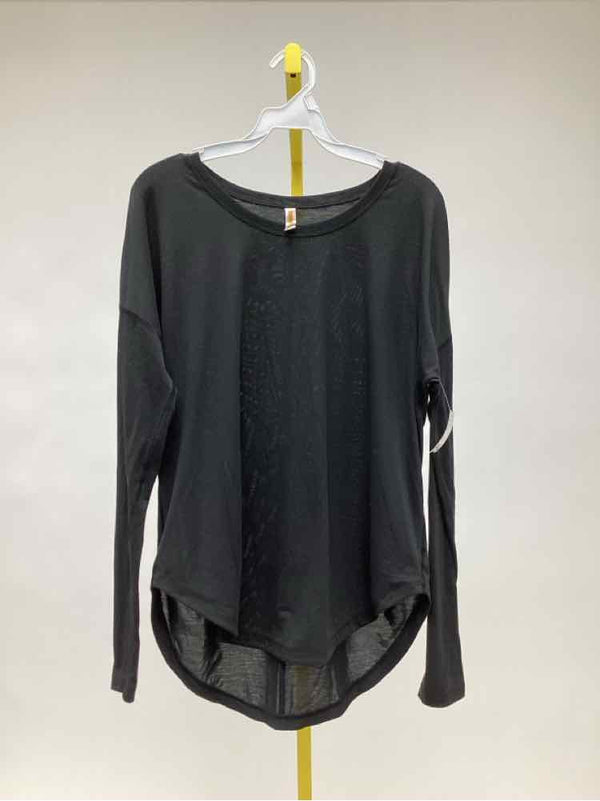Size M Lucy Women's Long Sleeved Tops